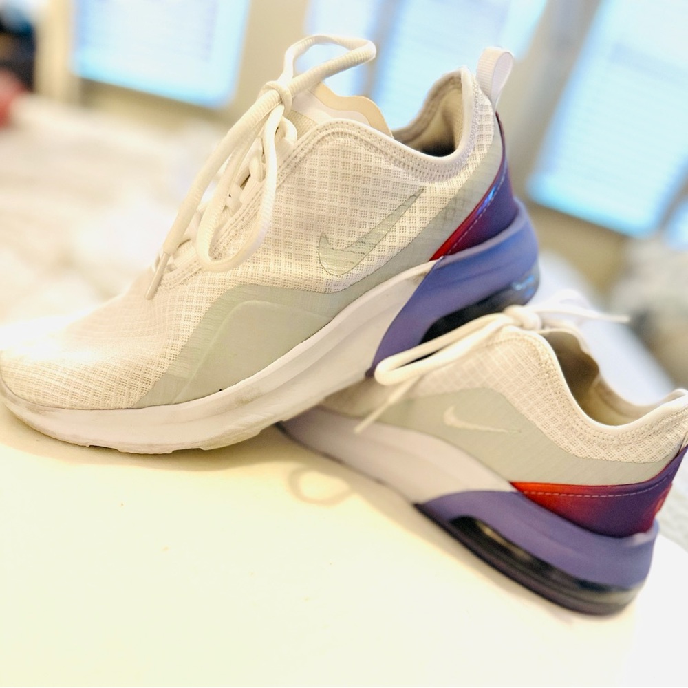Nike Women's Air Max Motion White and pink/purple  Sneakers